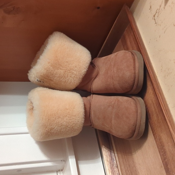 UGG Women's Classic Tall Boot Chestnut Size 8.5 - Picture 3 of 8